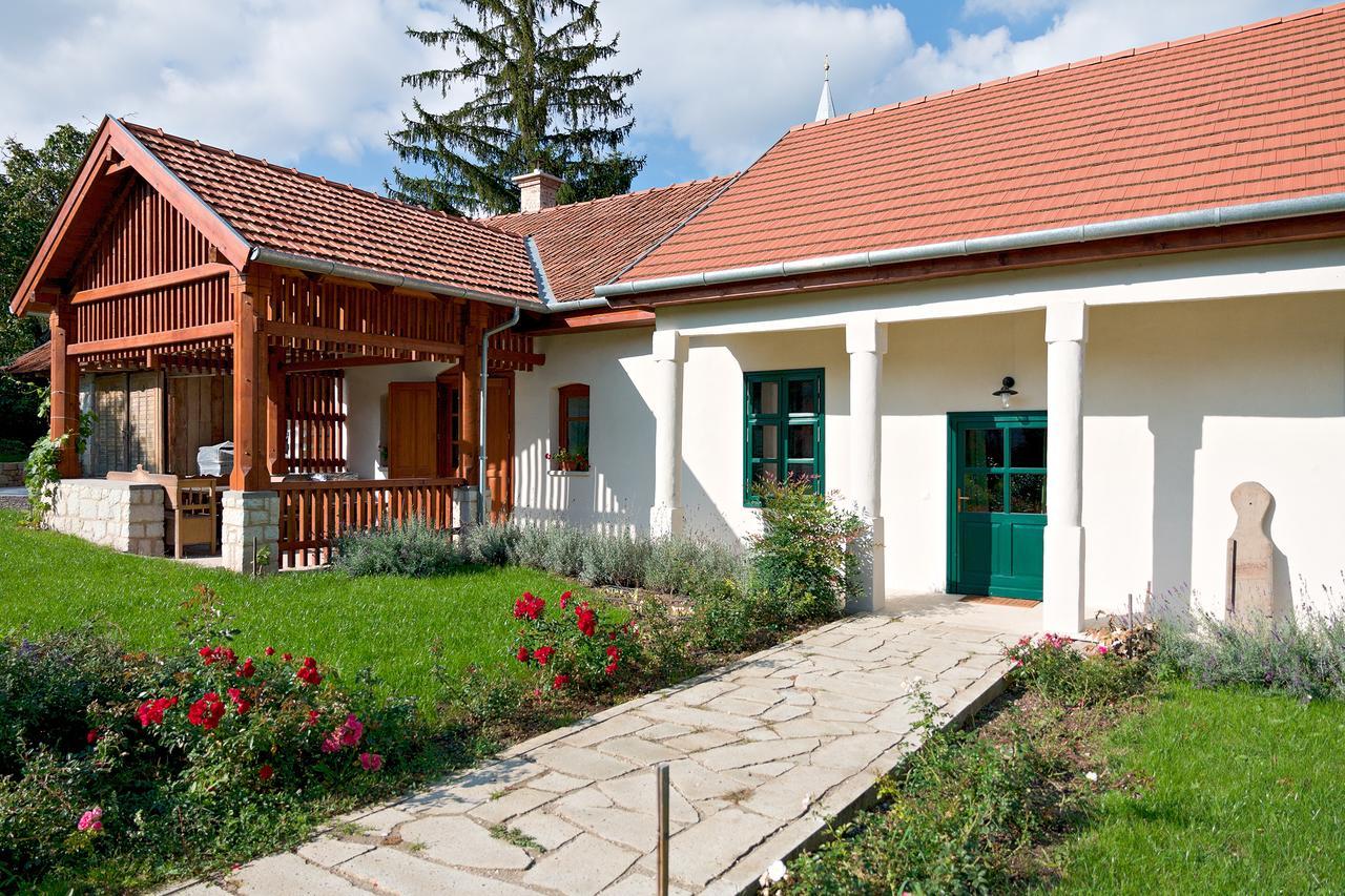 Barta Pince Vendeghaz Mad Hotel Buitenkant foto