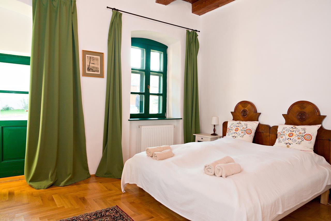 Barta Pince Vendeghaz Mad Hotel Buitenkant foto